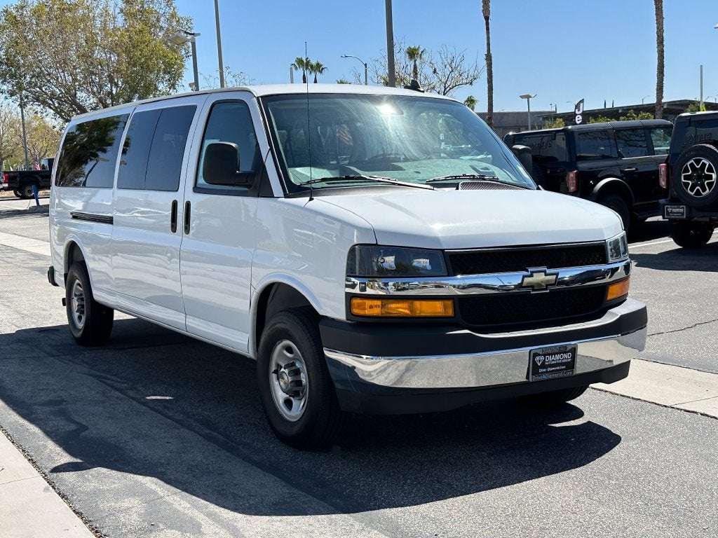 2025 Chevrolet Express 3500 LT Passenger