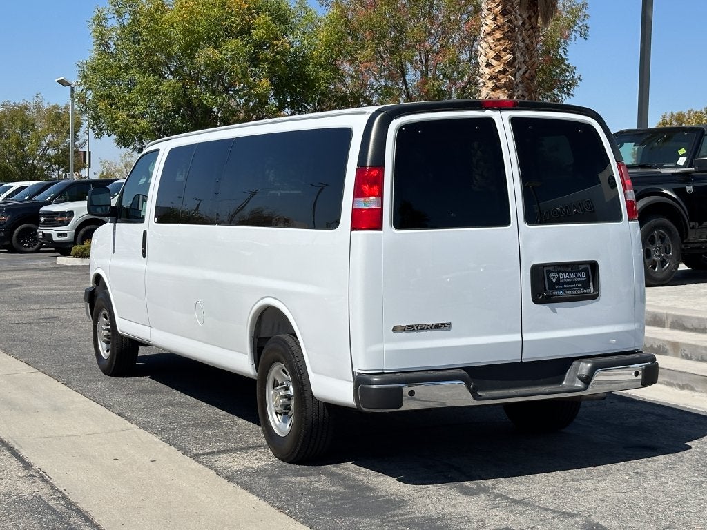 2025 Chevrolet Express 3500 LT Passenger