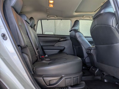 2022 Toyota Highlander Hybrid XLE