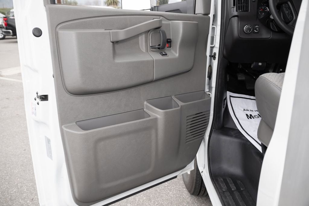 2024 Chevrolet Express Cutaway 3500 1WT