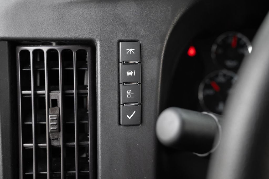 2024 Chevrolet Express Cutaway 3500 1WT