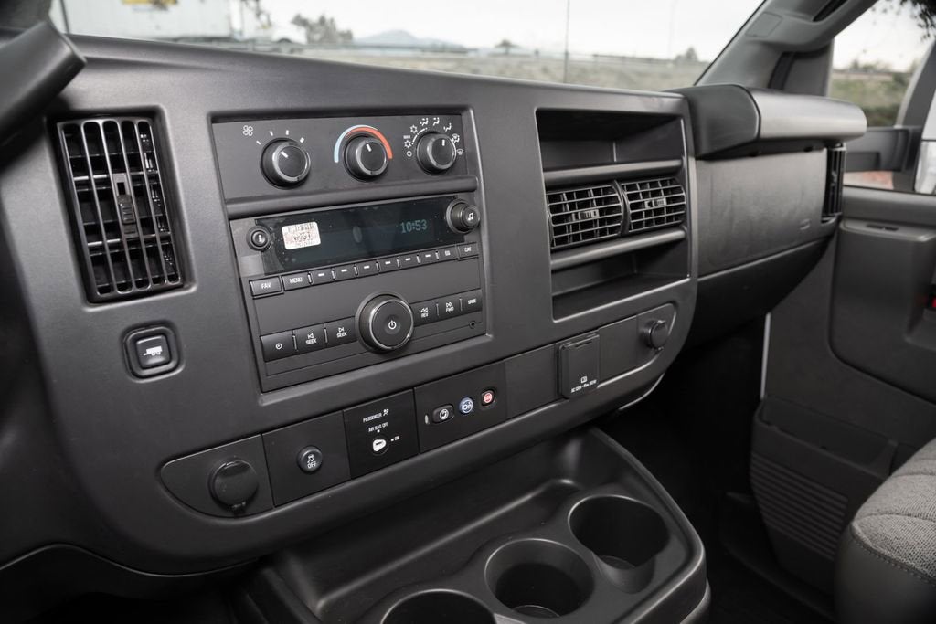 2024 Chevrolet Express Cutaway 3500 1WT