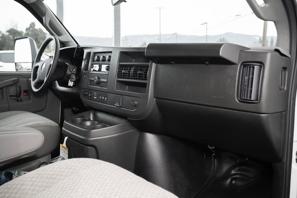 2024 Chevrolet Express Cutaway 3500 1WT