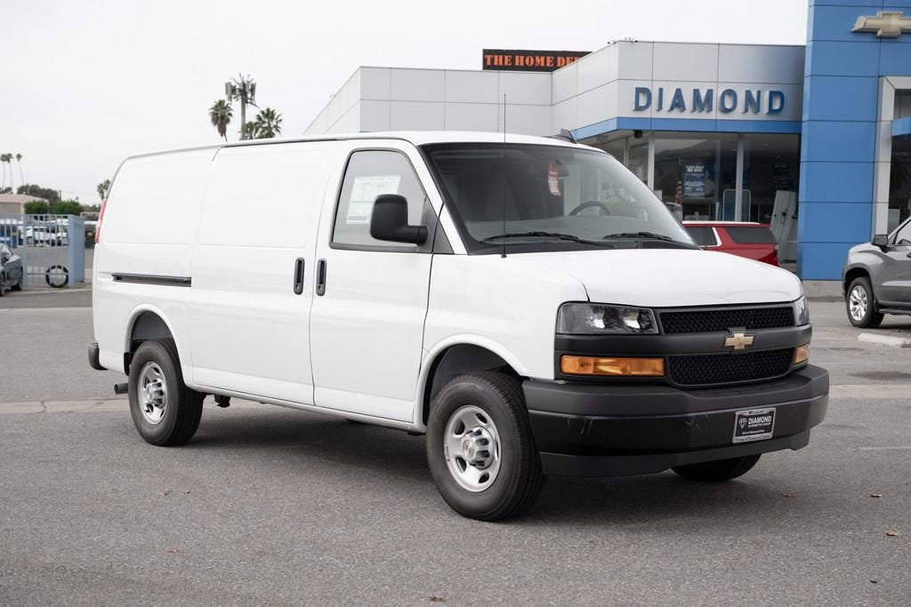 2025 Chevrolet Express Cargo WT