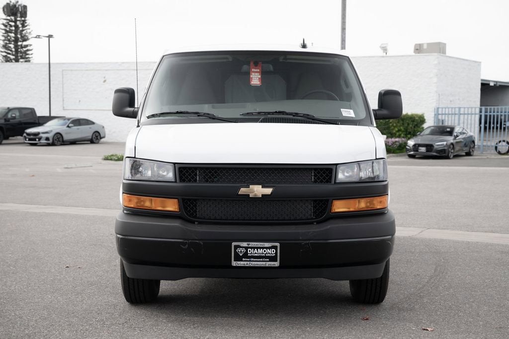 2025 Chevrolet Express Cargo WT