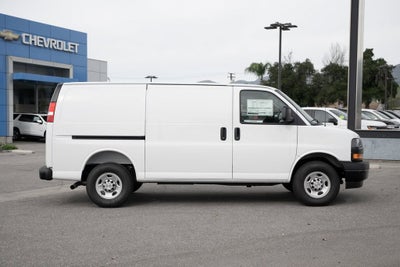 2025 Chevrolet Express Cargo WT