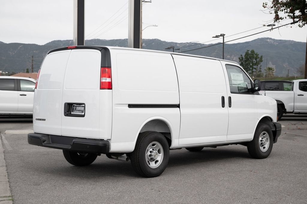 2025 Chevrolet Express Cargo WT
