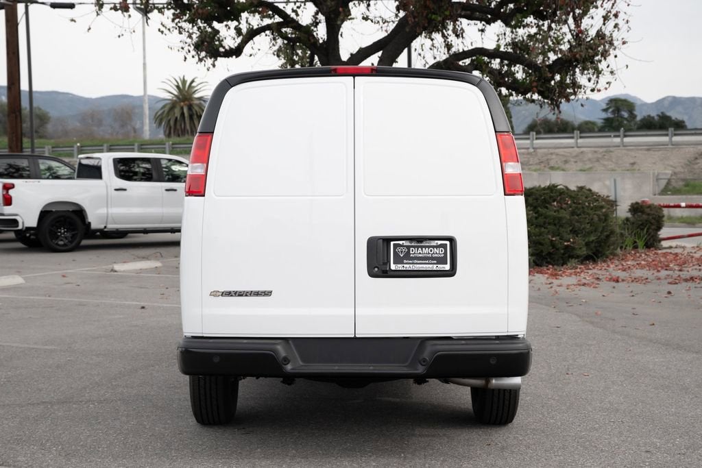 2025 Chevrolet Express Cargo WT