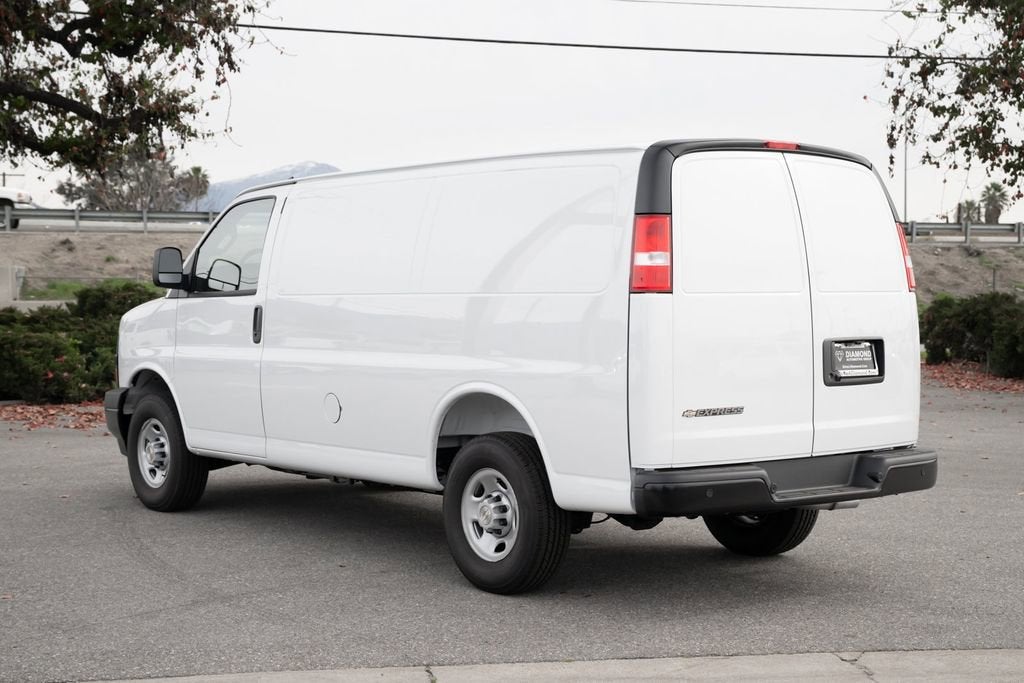 2025 Chevrolet Express Cargo WT