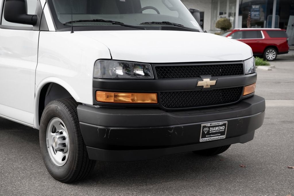 2025 Chevrolet Express Cargo WT