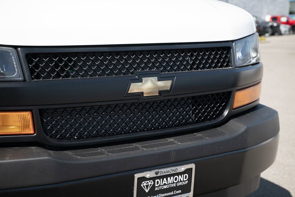 2025 Chevrolet Express Cargo WT