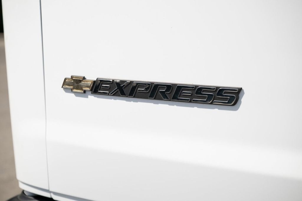 2025 Chevrolet Express Cargo WT