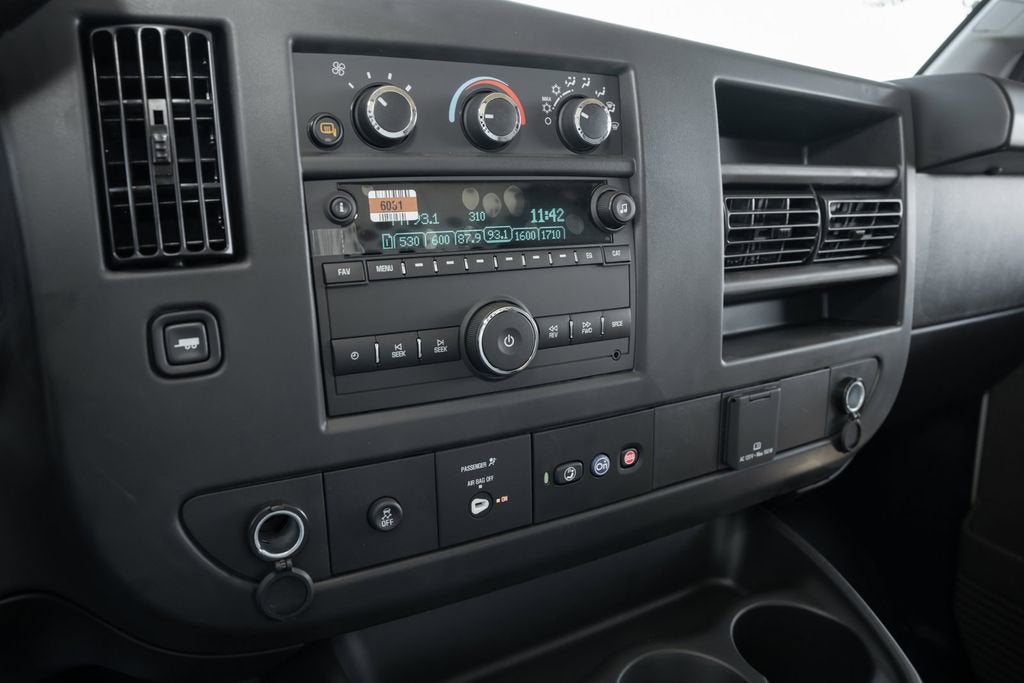 2025 Chevrolet Express Cargo WT