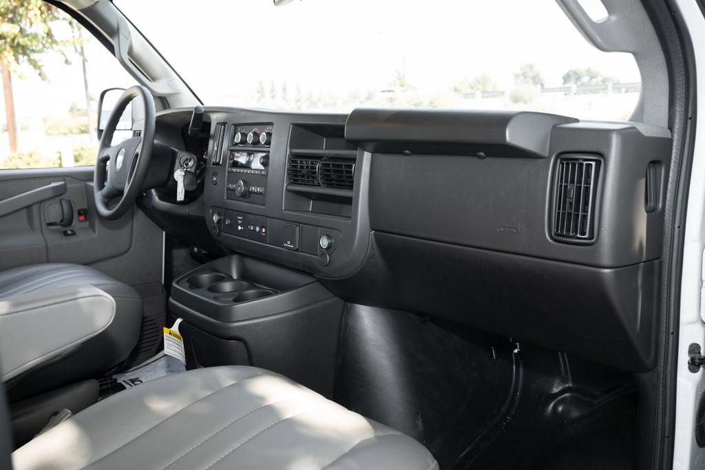 2025 Chevrolet Express Cargo WT