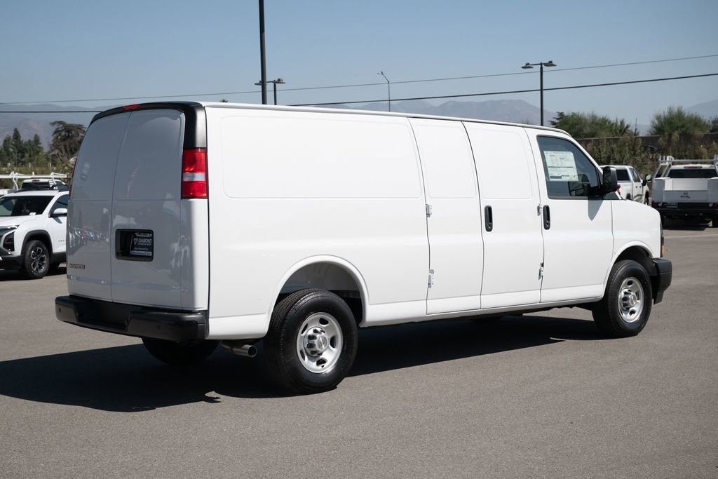 2025 Chevrolet Express Cargo WT