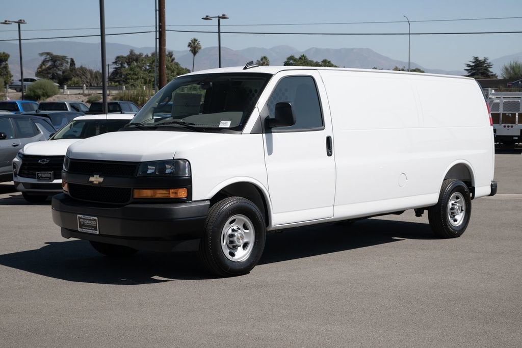2025 Chevrolet Express Cargo WT