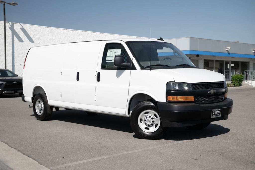 2025 Chevrolet Express Cargo WT