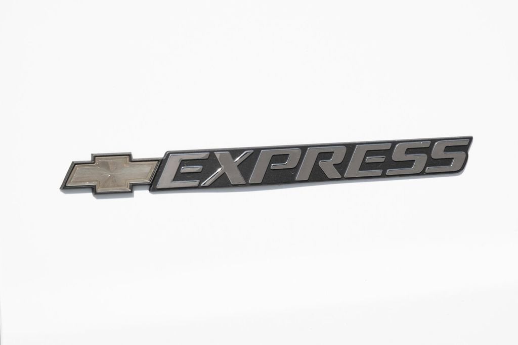 2025 Chevrolet Express Cargo WT
