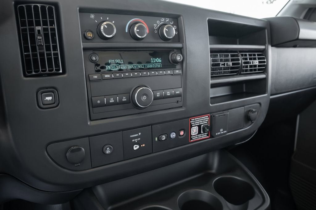 2025 Chevrolet Express Cargo WT