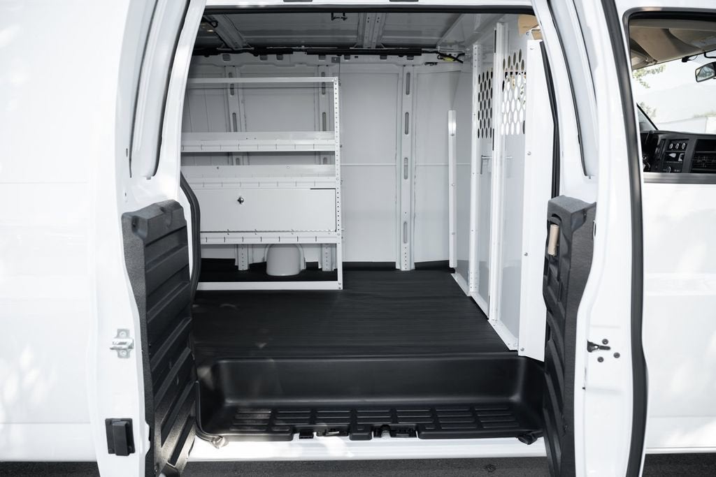 2025 Chevrolet Express Cargo WT