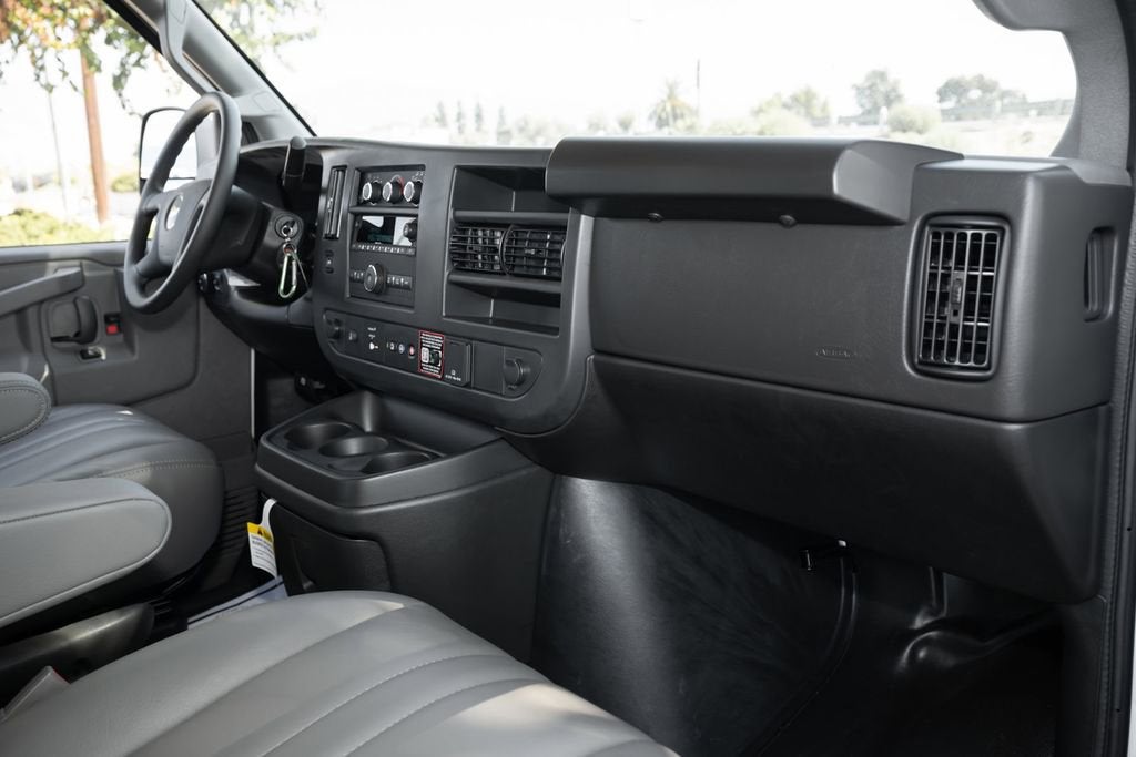 2025 Chevrolet Express Cargo WT