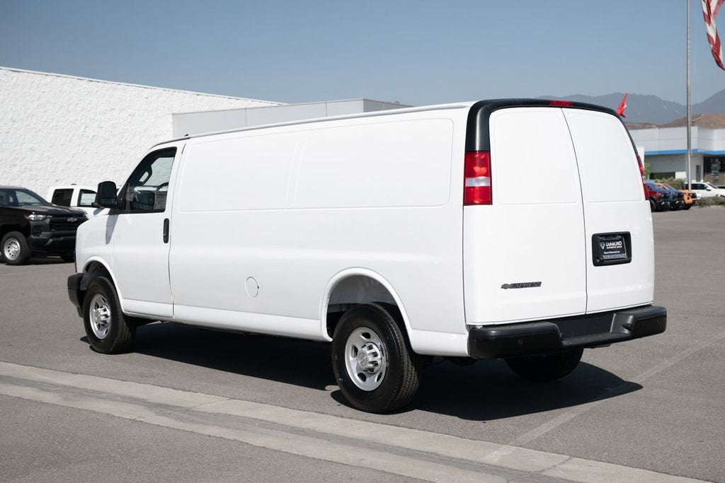 2025 Chevrolet Express Cargo WT