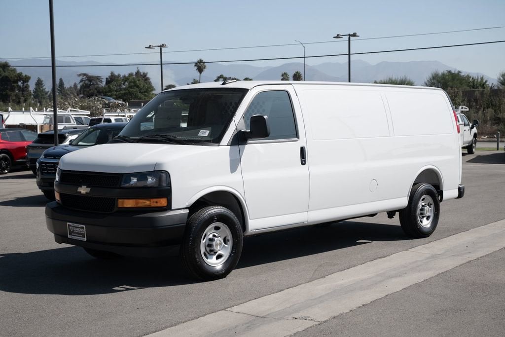 2025 Chevrolet Express Cargo WT