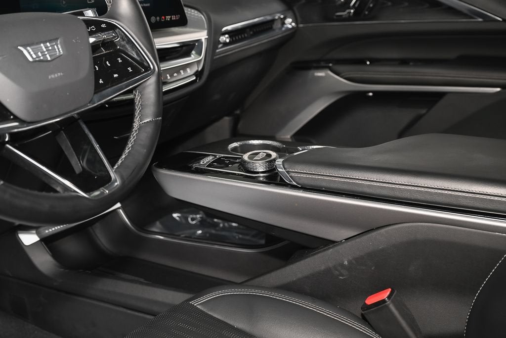 2024 Cadillac LYRIQ Sport 2