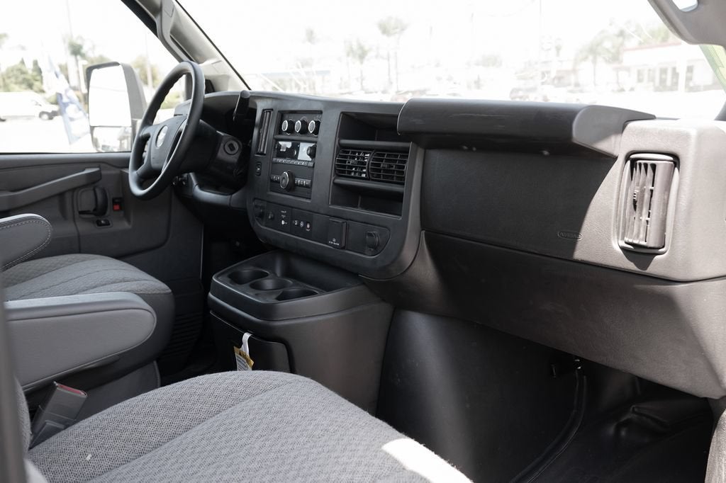 2024 Chevrolet Express Cutaway 3500 1WT
