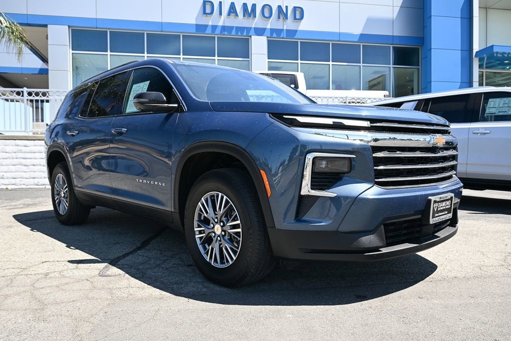 2025 Chevrolet Traverse FWD LT's photo