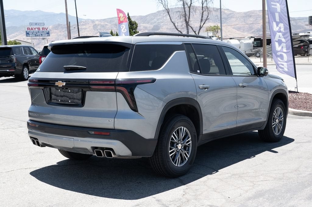 2024 Chevrolet Traverse LT